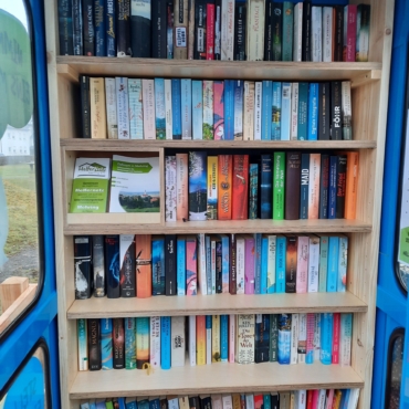 Bücher Telefonzelle aufgestellt