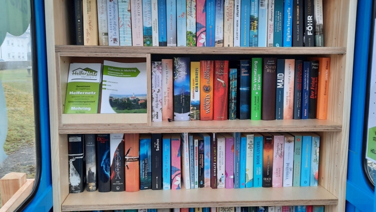 Bücher Telefonzelle aufgestellt